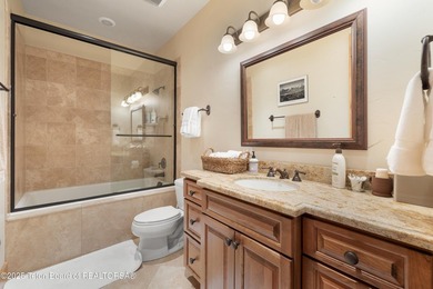 Spacious Larry Berlin designed home on a private cul-de-sac - photo 30