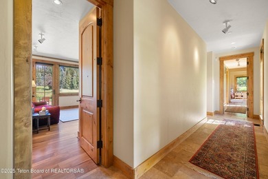 Spacious Larry Berlin designed home on a private cul-de-sac - photo 32
