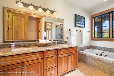 Spacious Larry Berlin designed home on a private cul-de-sac - photo 35