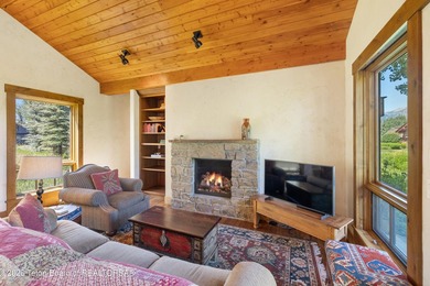 Spacious Larry Berlin designed home on a private cul-de-sac - photo 40