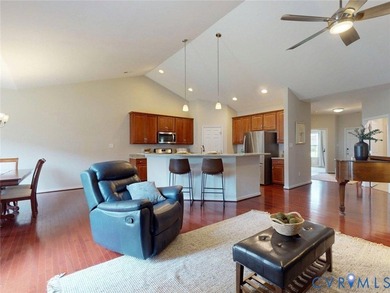 Hard to find Meredith floor plan! One-owner home! Clean! - photo 5