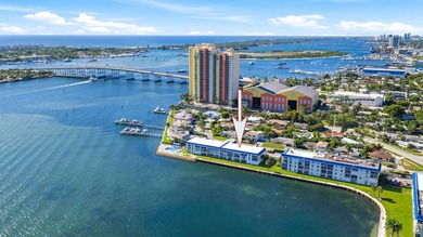 Your own piece of waterfront paradise awaits in this beautifully - photo 18