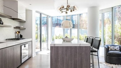 Designed by a renowned designer, this Lumina garden oasis - photo 1