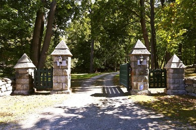 Gothic Revival Country House. Welcome to the Hurst-Pierrepont - photo 40