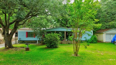 Looking for the perfect lake retreat, retirement home, or a - photo 1