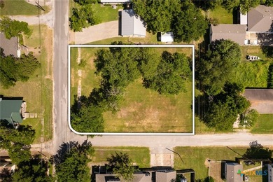 Large corner lot with tall mature trees in the heart of Granger - photo 4