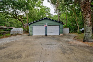 Looking for the perfect lake retreat, retirement home, or a - photo 9