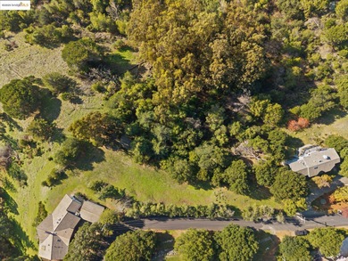 Rarely do you find a sun-drenched 4.7-acre lot with rolling - photo 2