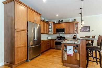 Immaculate and turnkey, this exceptional condominium offers - photo 4