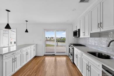 Move right into this beautifully renovated 3-bedroom, 3-bath - photo 2