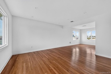 Move right into this beautifully renovated 3-bedroom, 3-bath - photo 5