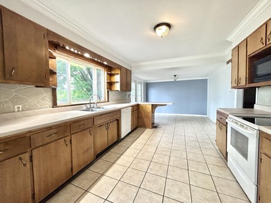 Welcome home to this spacious 5-bedroom, 2-bath property located - photo 18