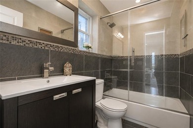 Dyker Heights-Super Rare duplex 3 bed, 3 full bath condominium - photo 21