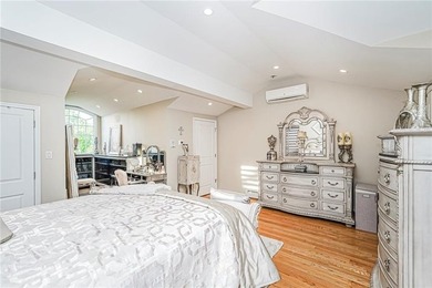 Dyker Heights-Super Rare duplex 3 bed, 3 full bath condominium - photo 30