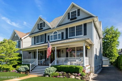 Offer accepted & in attorney review, no more showings as per - photo 3