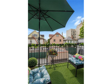 Dyker Heights-Super Rare duplex 3 bed, 3 full bath condominium - photo 34