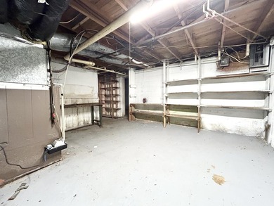 Welcome home to this spacious 5-bedroom, 2-bath property located - photo 42