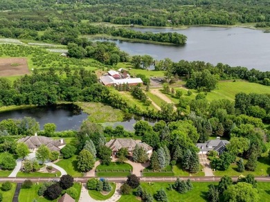 Welcome to 10 Apple Orchard Court in Dellwood's prestigious Pine - photo 2