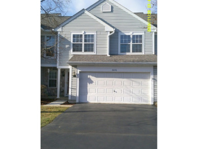 Lake Townhome/Townhouse For Sale in Ingleside, Illinois