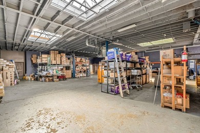 For Sale , Warehouse Mint! 1 Story Garage/ Warehouse. High - photo 11