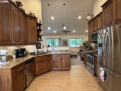 Built in 2018, this beautifully maintained custom home offers 1 - photo 11
