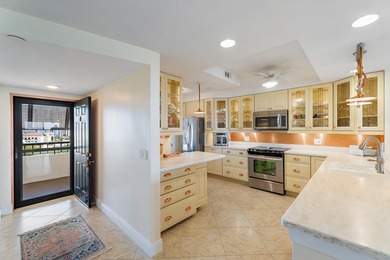 True paradise living in Florida! Rarely available, this spacious - photo 4