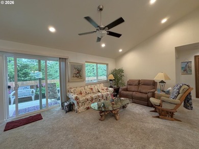 Built in 2018, this beautifully maintained custom home offers 1 - photo 18