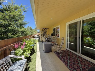 Built in 2018, this beautifully maintained custom home offers 1 - photo 19