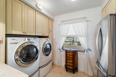 True paradise living in Florida! Rarely available, this spacious - photo 10