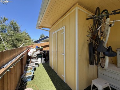 Built in 2018, this beautifully maintained custom home offers 1 - photo 21