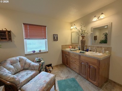 Built in 2018, this beautifully maintained custom home offers 1 - photo 27
