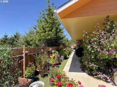 Built in 2018, this beautifully maintained custom home offers 1 - photo 33