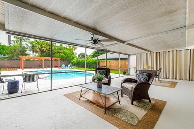 Impeccably Renovated Turn-Key Oasis with a Resort-Style - photo 41