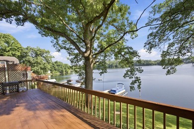 YOUR OWN LAKEFRONT SANCTUARY! Offering a much sought after - photo 45