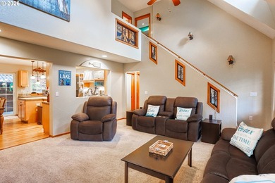 SELLER TO PAY 1 year HOA dues for the buyer! This polished cabin - photo 5