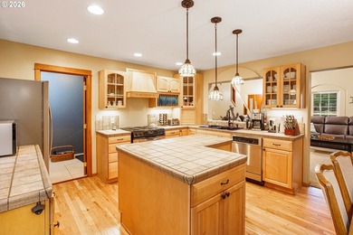 SELLER TO PAY 1 year HOA dues for the buyer! This polished cabin - photo 7