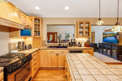SELLER TO PAY 1 year HOA dues for the buyer! This polished cabin - photo 8