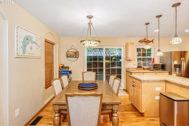 SELLER TO PAY 1 year HOA dues for the buyer! This polished cabin - photo 9