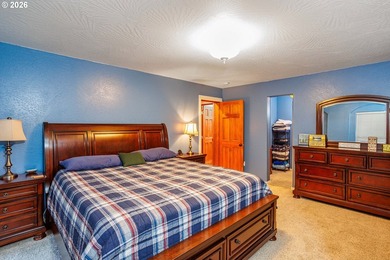 SELLER TO PAY 1 year HOA dues for the buyer! This polished cabin - photo 10