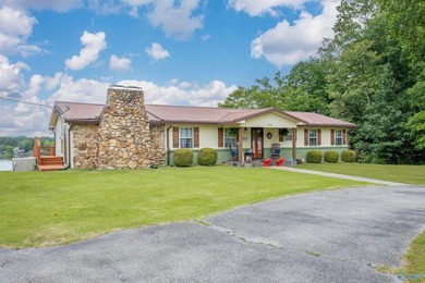 Waterfront living in Southside! This 4BR/3BA ranch home offers - photo 2