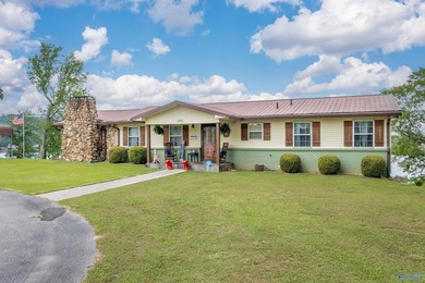 Waterfront living in Southside! This 4BR/3BA ranch home offers - photo 3