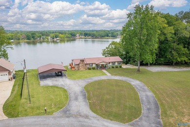 Waterfront living in Southside! This 4BR/3BA ranch home offers - photo 6