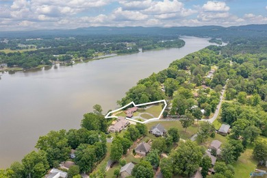 Waterfront living in Southside! This 4BR/3BA ranch home offers - photo 8