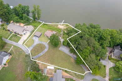 Waterfront living in Southside! This 4BR/3BA ranch home offers - photo 9