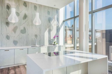 Welcome to this spacious south-facing 1-bedroom, 1-bathroom - photo 6