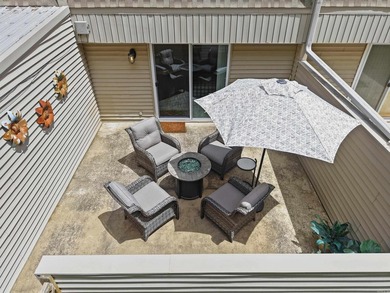 Beautifully updated and fully furnished 2BR/1.5BA Lakewood Hills - photo 3