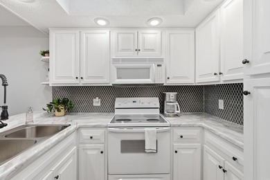 Beautifully updated and fully furnished 2BR/1.5BA Lakewood Hills - photo 7