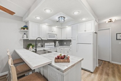 Beautifully updated and fully furnished 2BR/1.5BA Lakewood Hills - photo 10