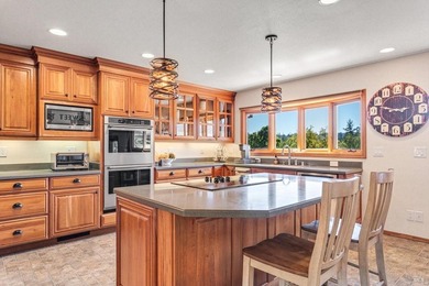 Lakeview Vineyard is a stunning 17-Acre Estate with a Pinot Noir - photo 6