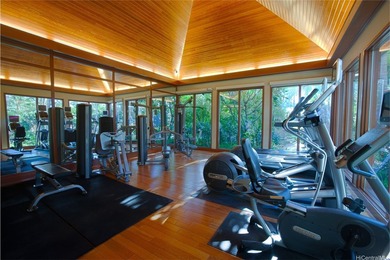 Discover this stunning HIGH FLOOR 2-bedroom, 2-bath luxury unit - photo 19
